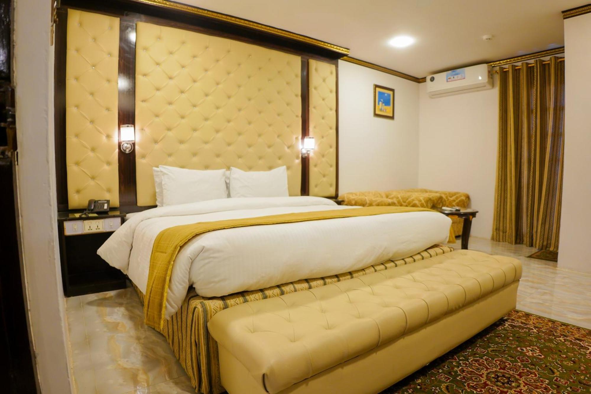 Indus Hotel Hyderabad Extérieur photo