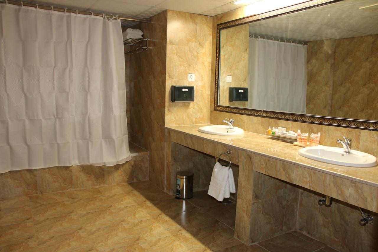 Indus Hotel Hyderabad Extérieur photo