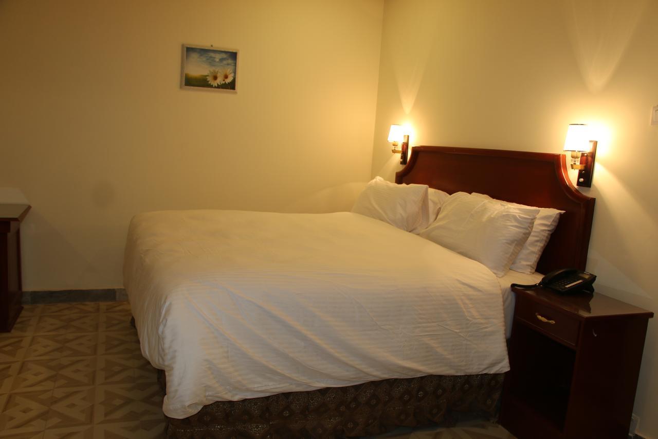 Indus Hotel Hyderabad Extérieur photo