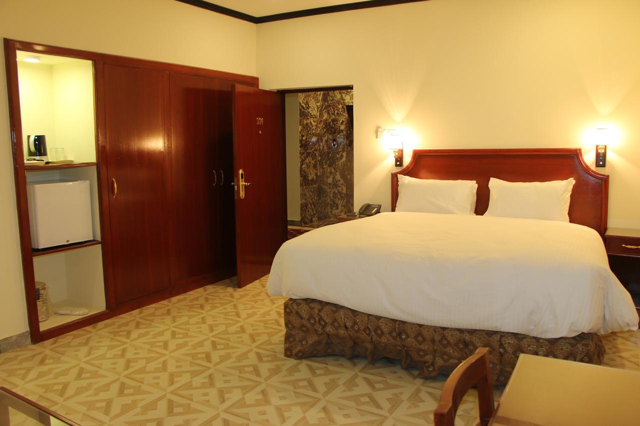 Indus Hotel Hyderabad Extérieur photo