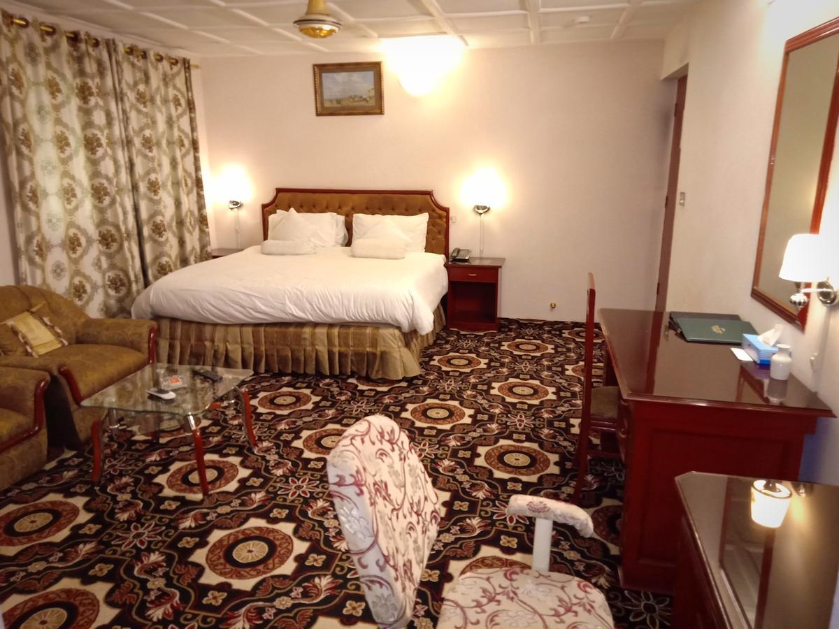 Indus Hotel Hyderabad Extérieur photo